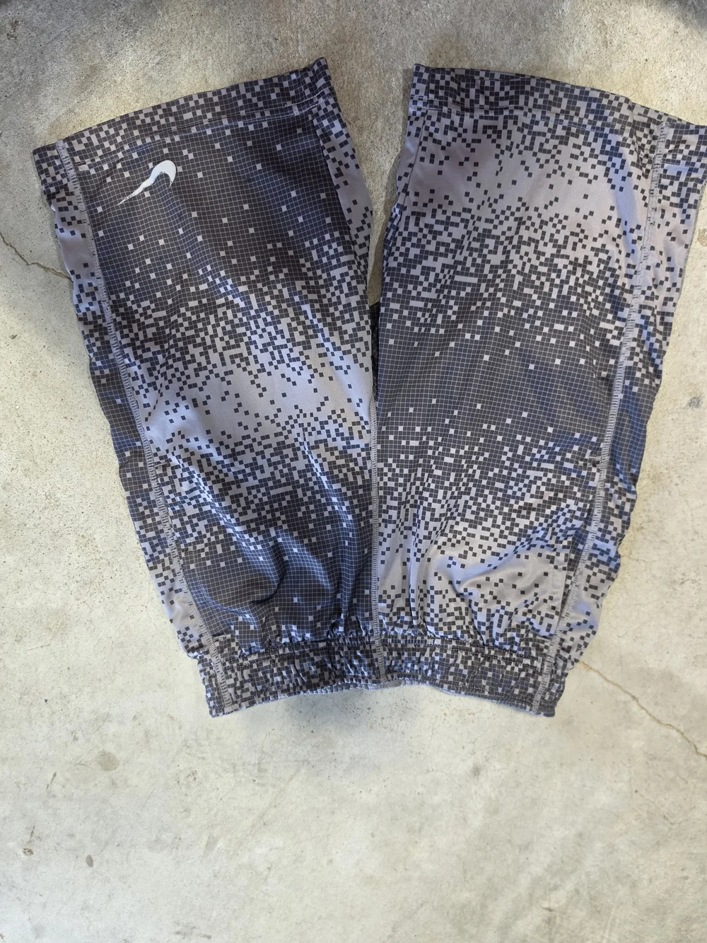 Nike Dri-FIT Boys Small Gray Pixel Print Athletic Basketball Shorts